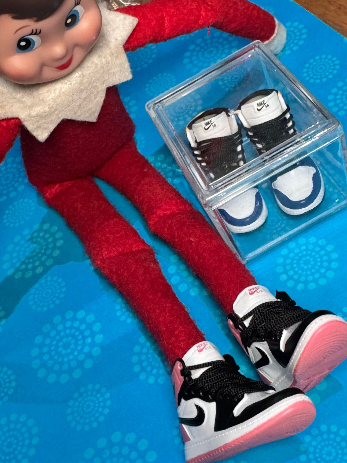 2211 TODAS The Elf Hut Paquete Trouble Bundle 97 TRAVESURAS EDICIÓN LIMITADA