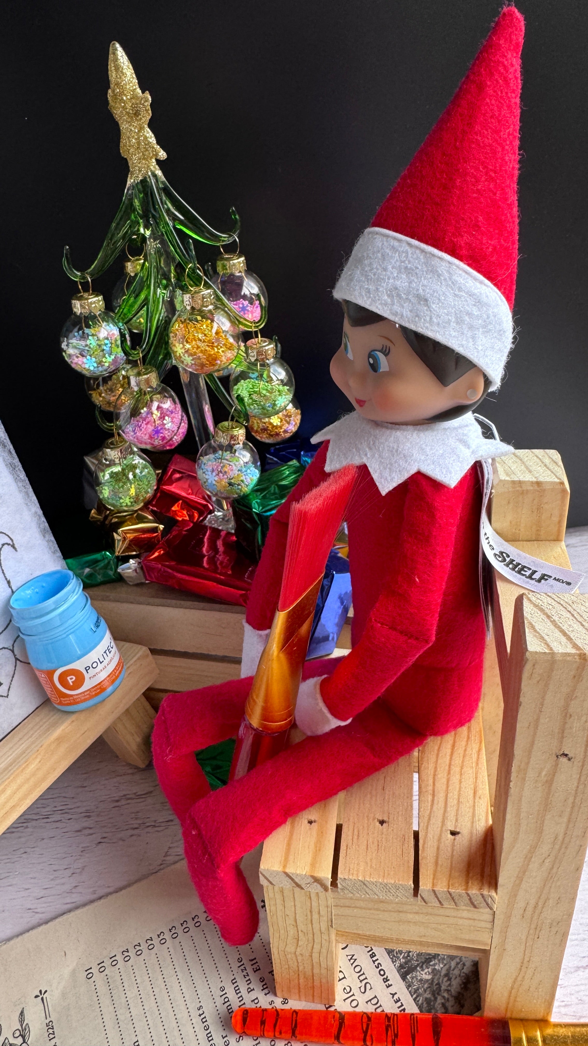 The Elf Hut Travesura Elf-Ross V1