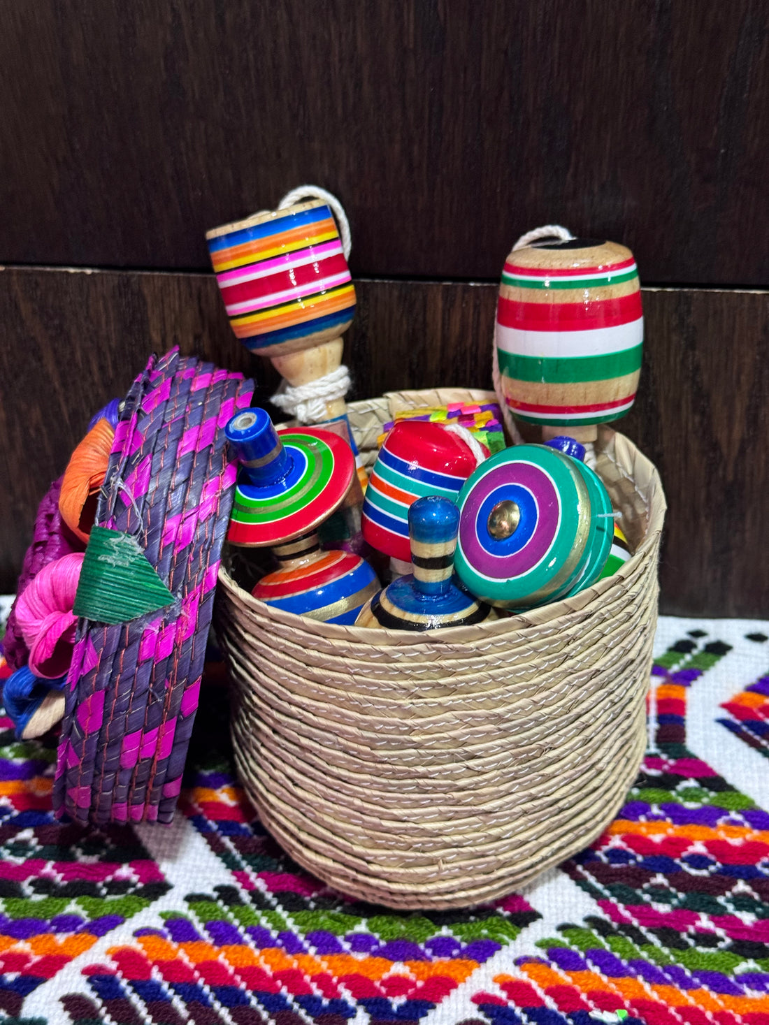 Canasta CACHITO de 9 juguetes tradicionales