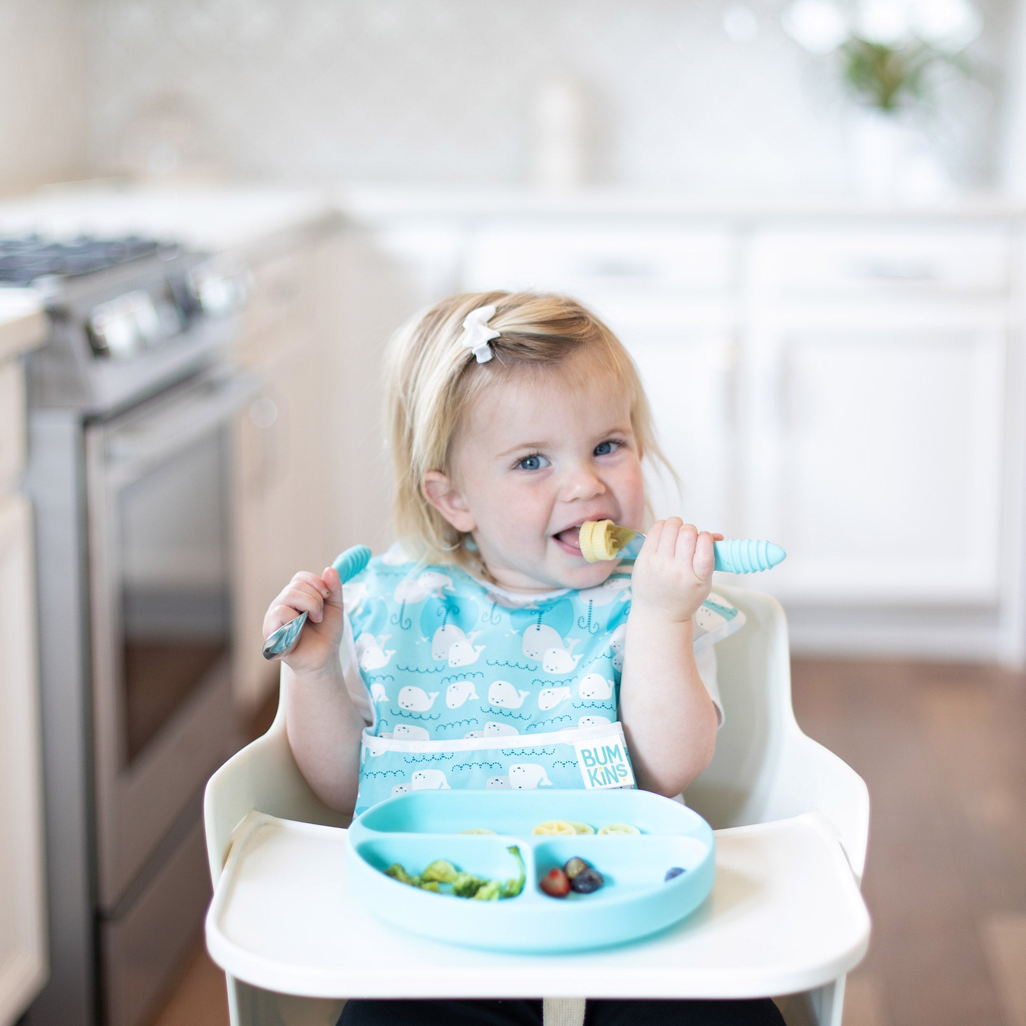 Babero "SuperBib" Baby Bumkins Impermeable Ballenas