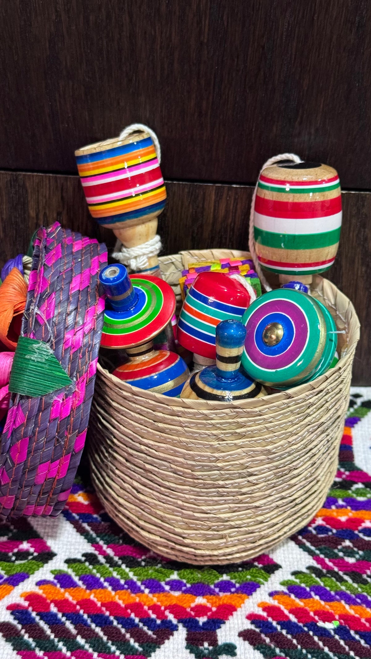 Canasta CACHITO de 9 juguetes tradicionales