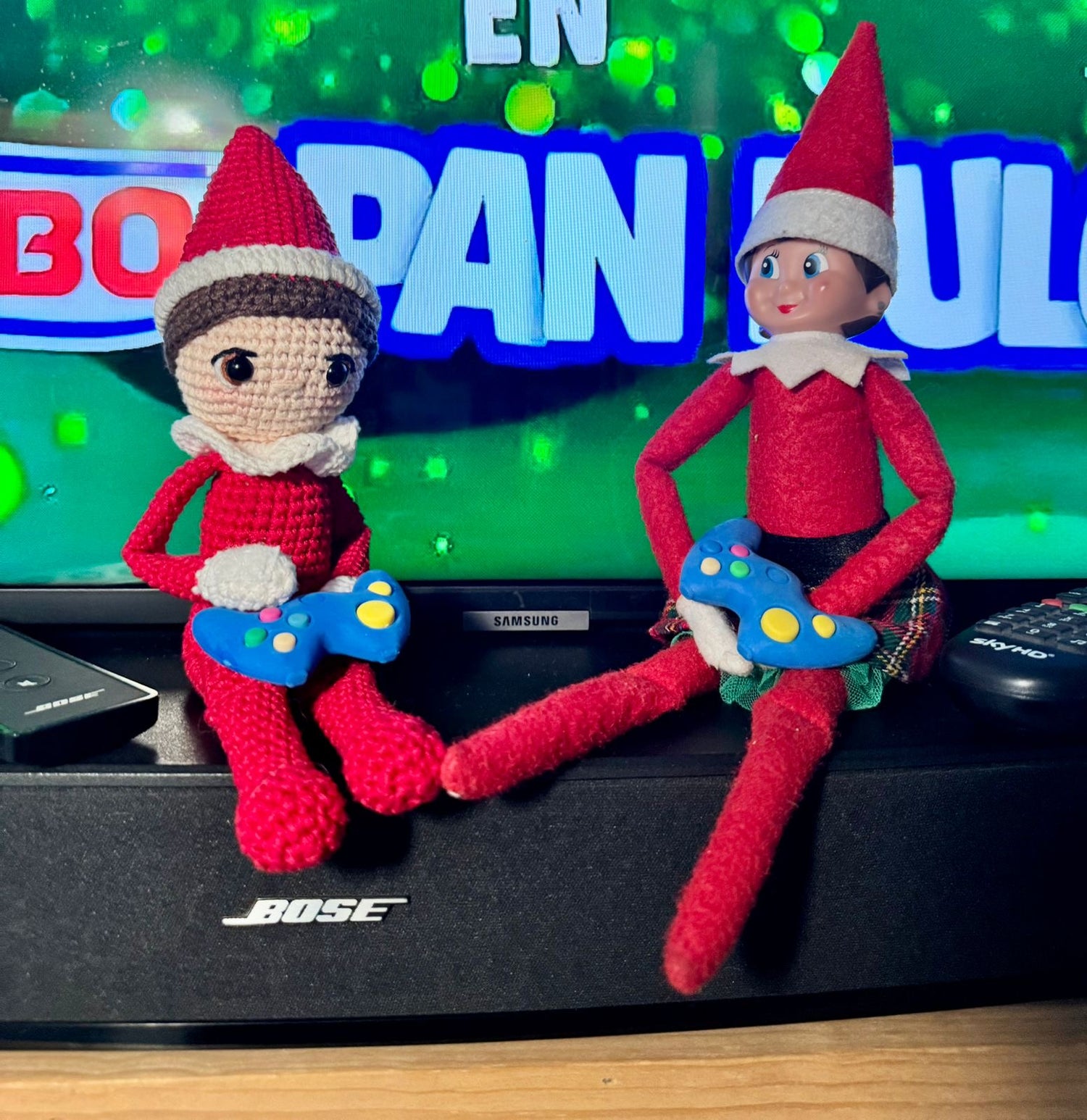 UNA TRAVESURA PARA DOS The Elf Hut Paquete Trouble Bundle 24 + 1 BONUS NUEVO