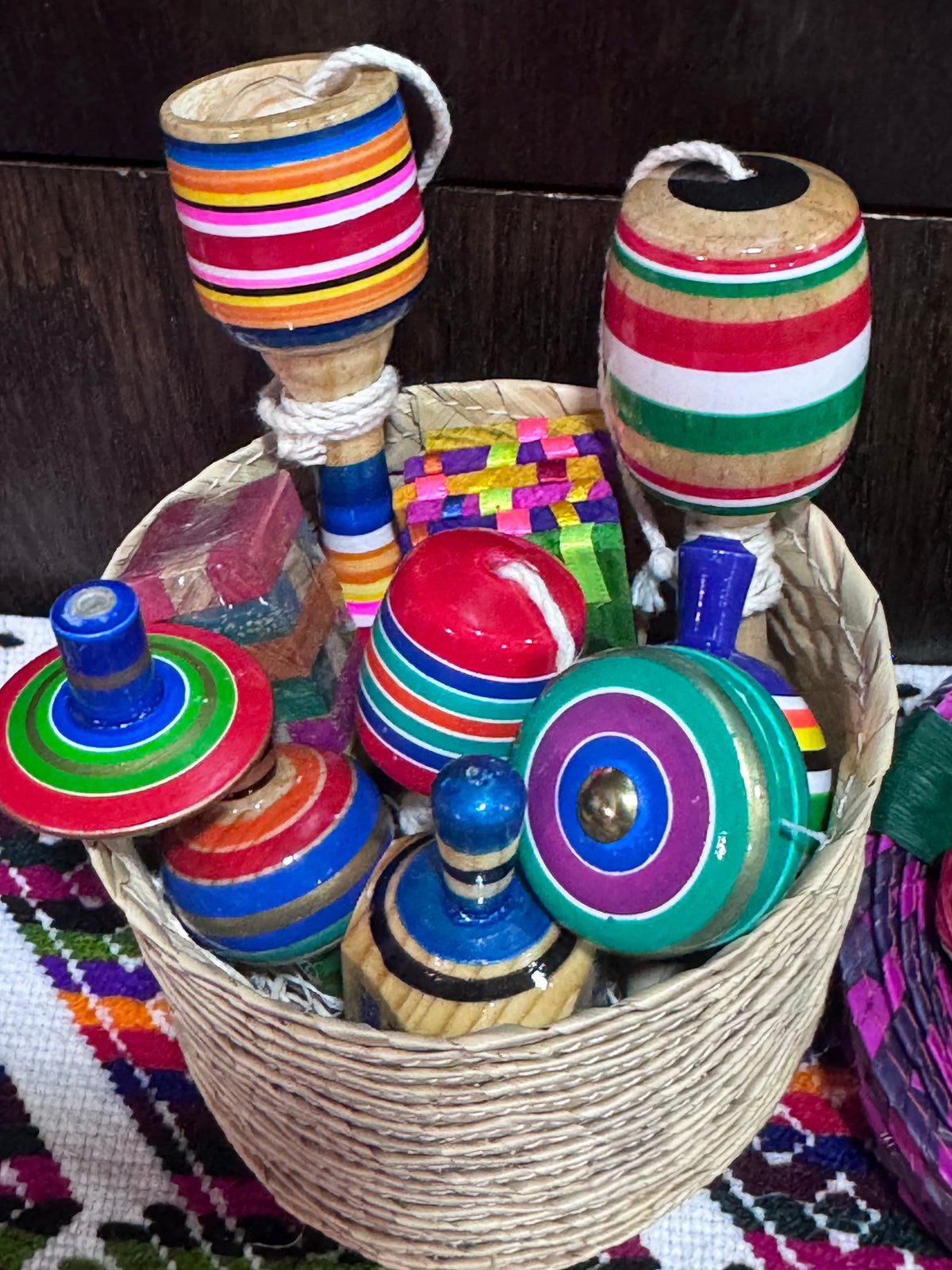 Canasta CACHITO de 9 juguetes tradicionales