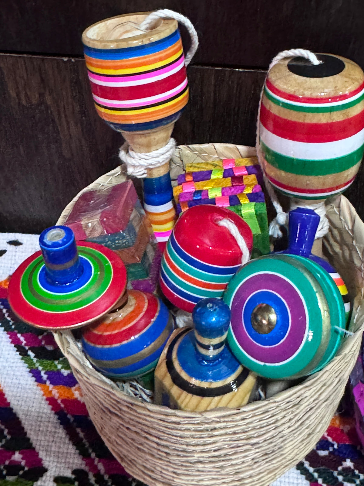 Canasta CACHITO de 9 juguetes tradicionales