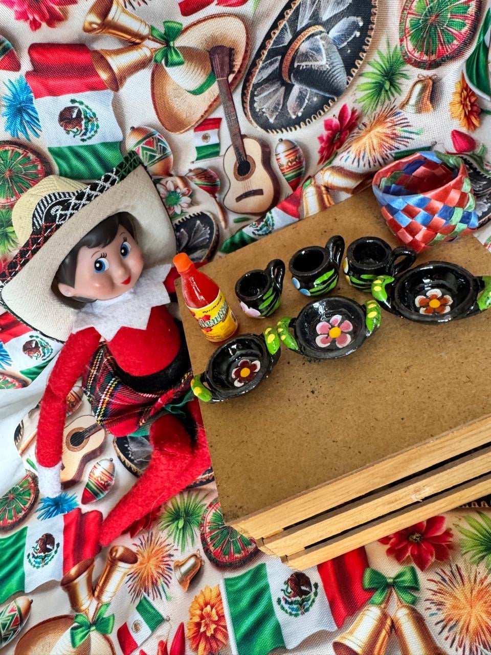 2026 NUEVO The Elf Hut Paquete 24 travesuras + 1 gorrito