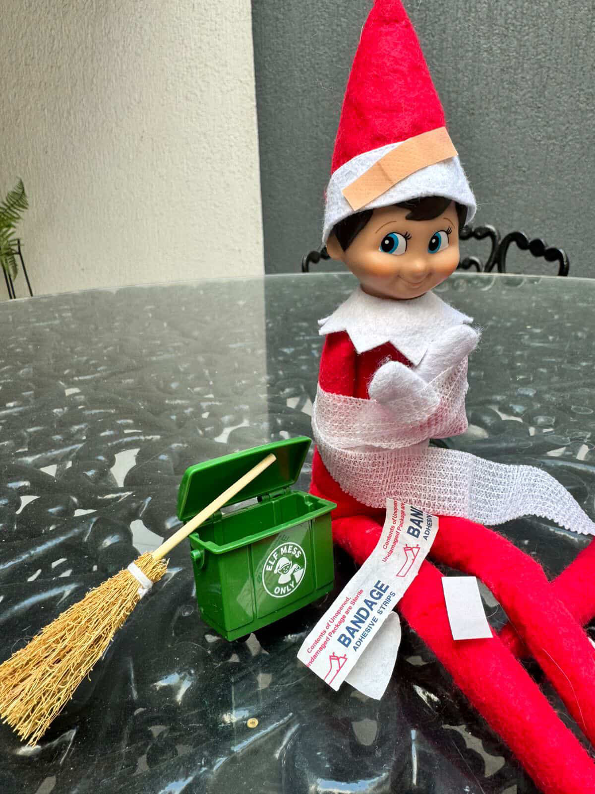 101225 TODAS The Elf Hut Paquete Trouble Bundle TRAVESURAS EDICIÓN LIMITADA