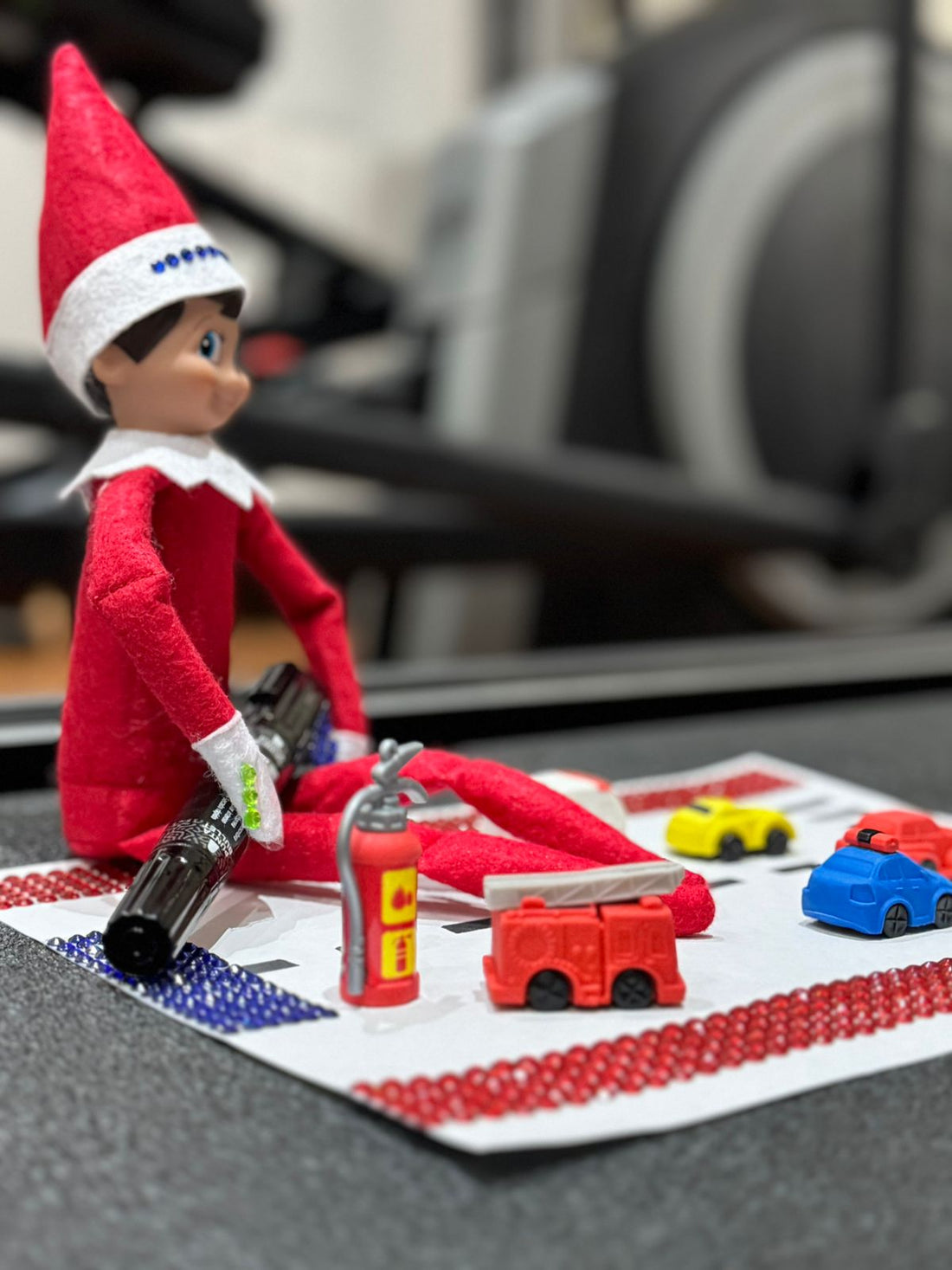 2611 NUEVO The Elf Hut Paquete Trouble Bundle 16  + 1 BONUS TRAVESURAS BOYS BARRILITO