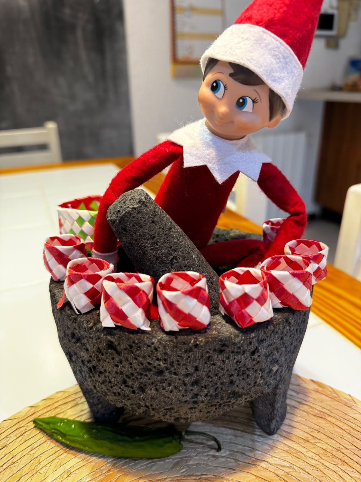 2026 NUEVO The Elf Hut Paquete 24 travesuras + 1 gorrito