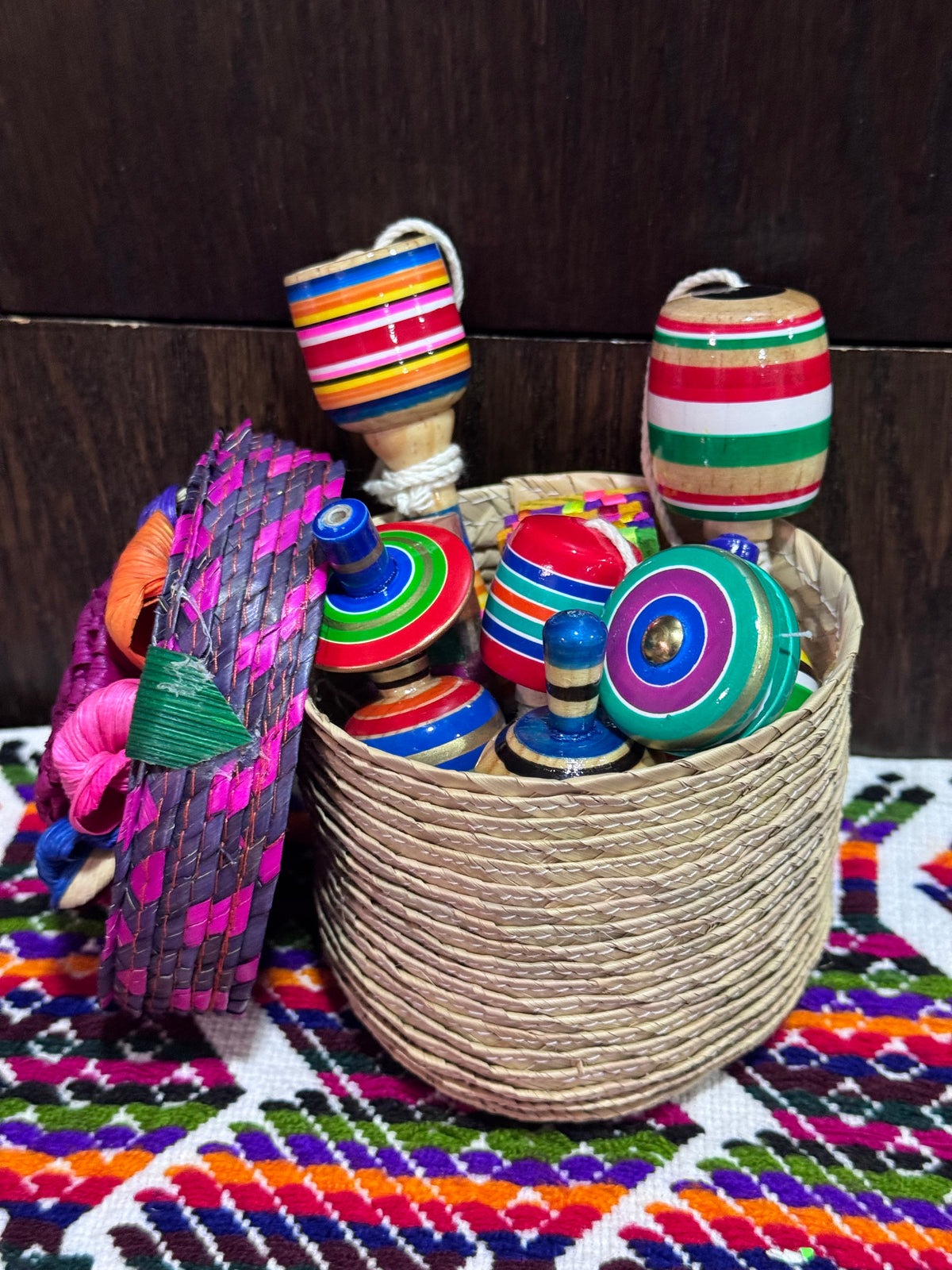 Canasta CACHITO de 9 juguetes tradicionales