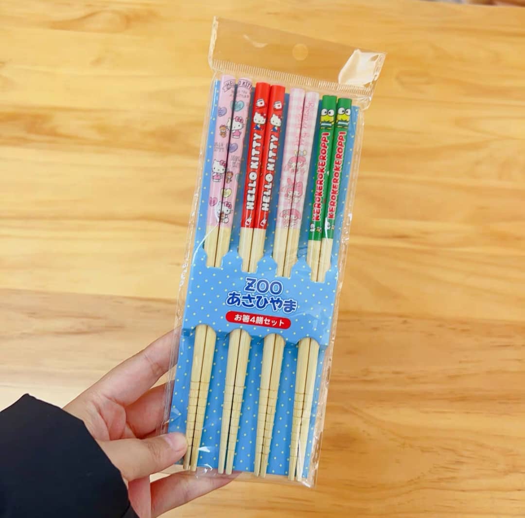 Paquete de Palillos Chinos - Chopsticks Hello Kitty y Amigos 4 sets