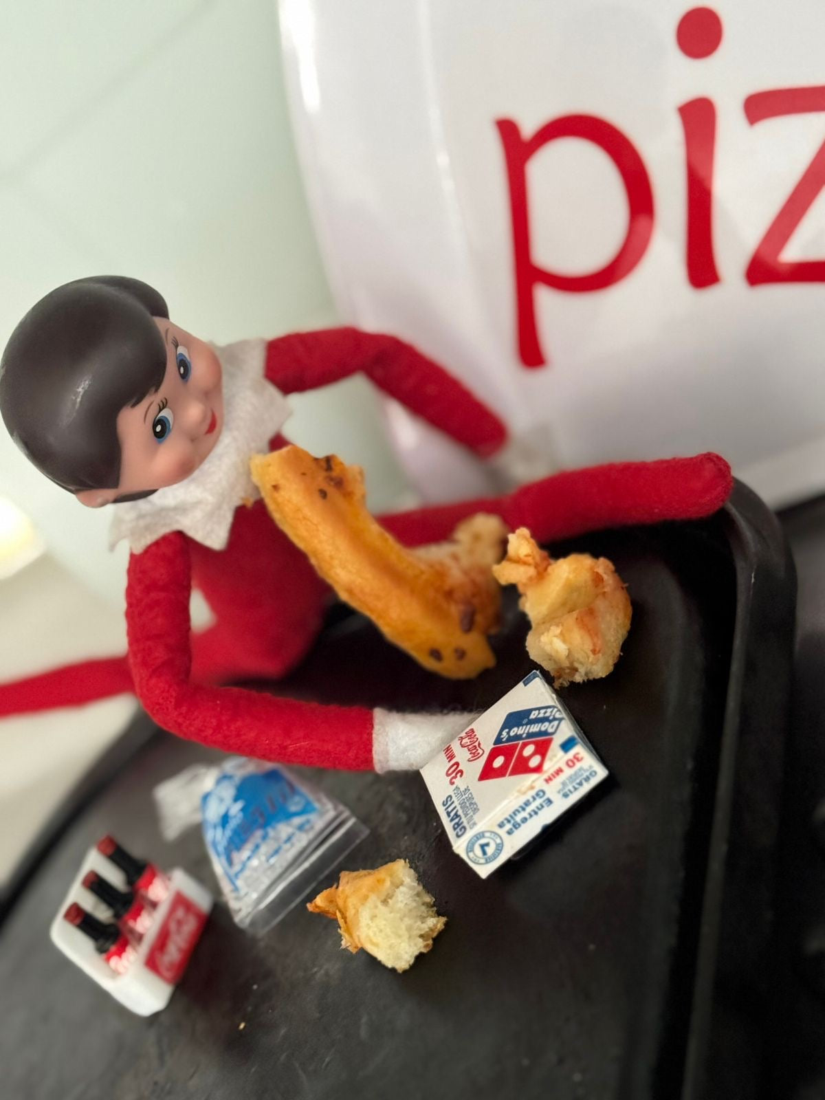 2026 NUEVO The Elf Hut Paquete 24 travesuras + 1 gorrito