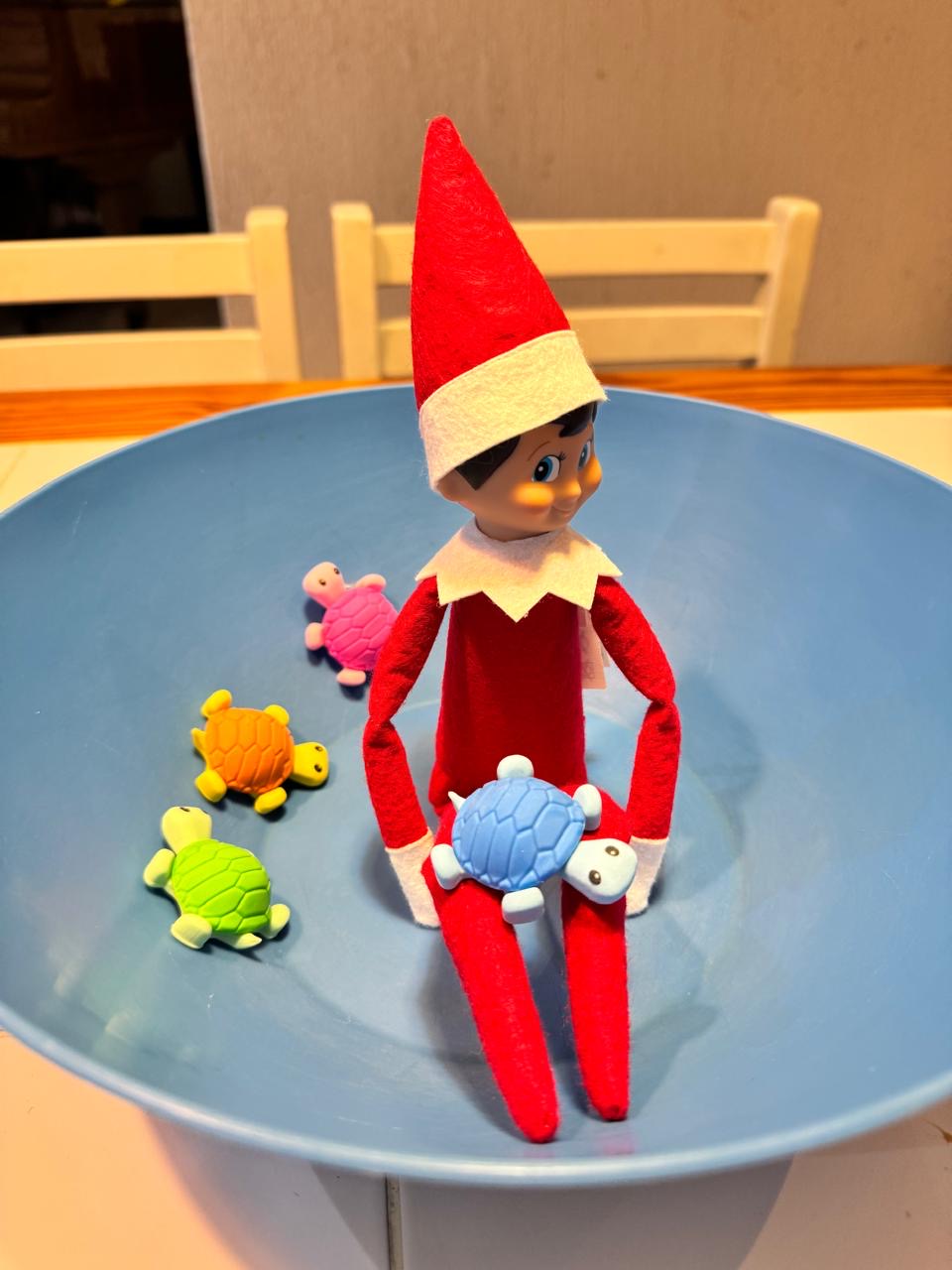 2026 NUEVO The Elf Hut Paquete 24 travesuras + 1 gorrito