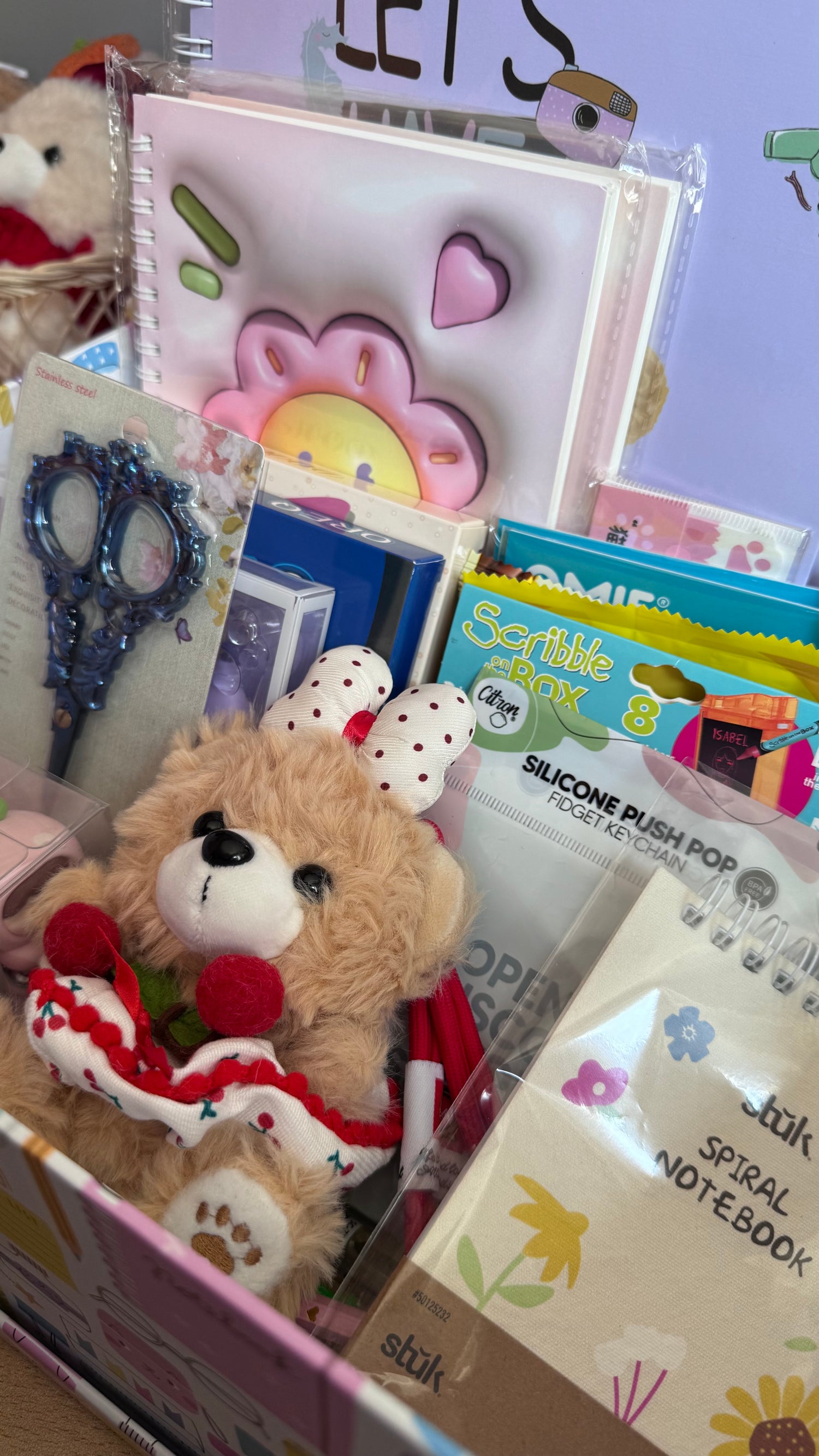 PRETTY NOTES ONE (1) SCOOP + LLAVERO PLUSHIE