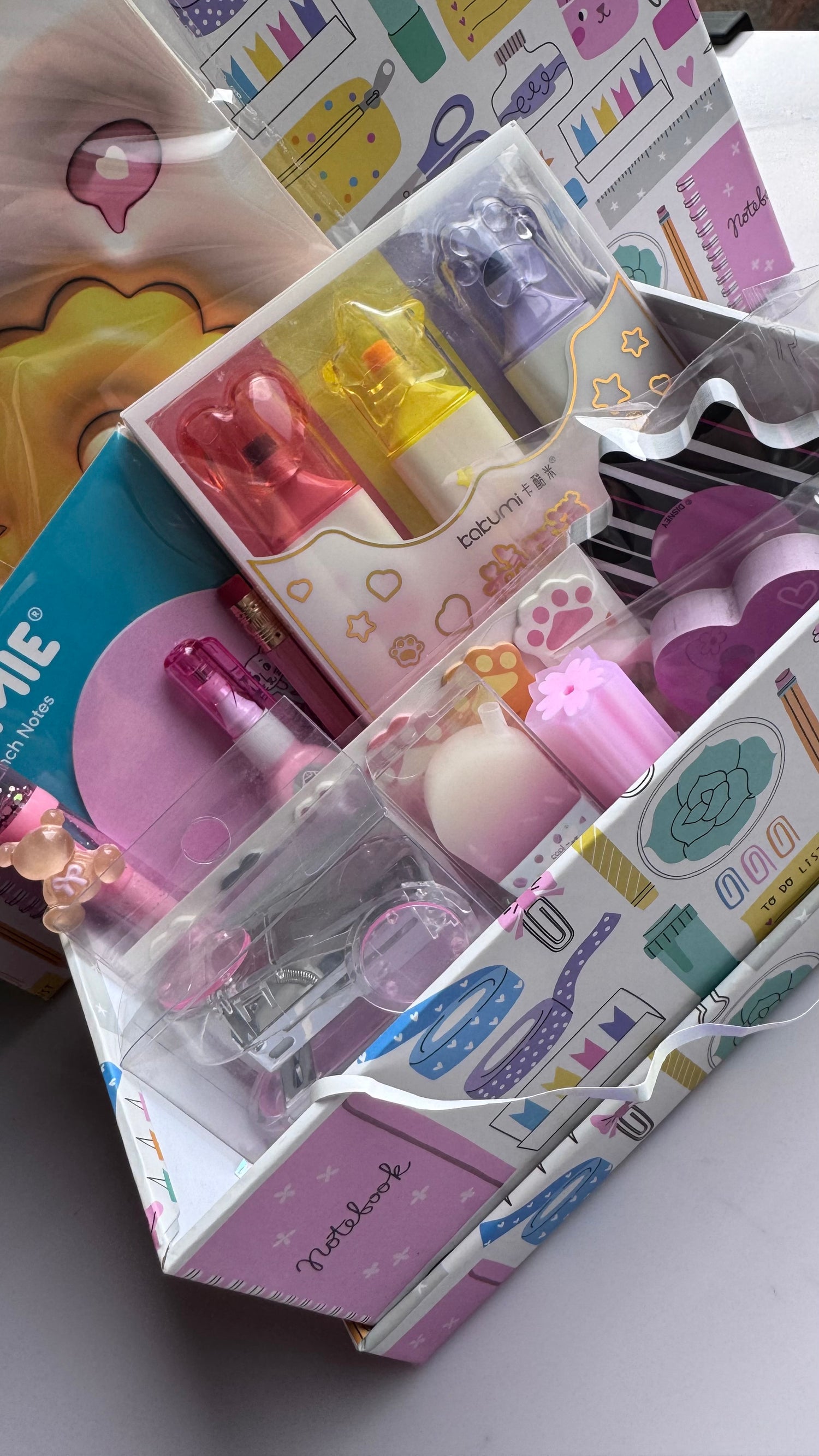 PRETTY NOTES ONE (1) SCOOP PREMIUM + (1) STICKY NOTES DISNEY