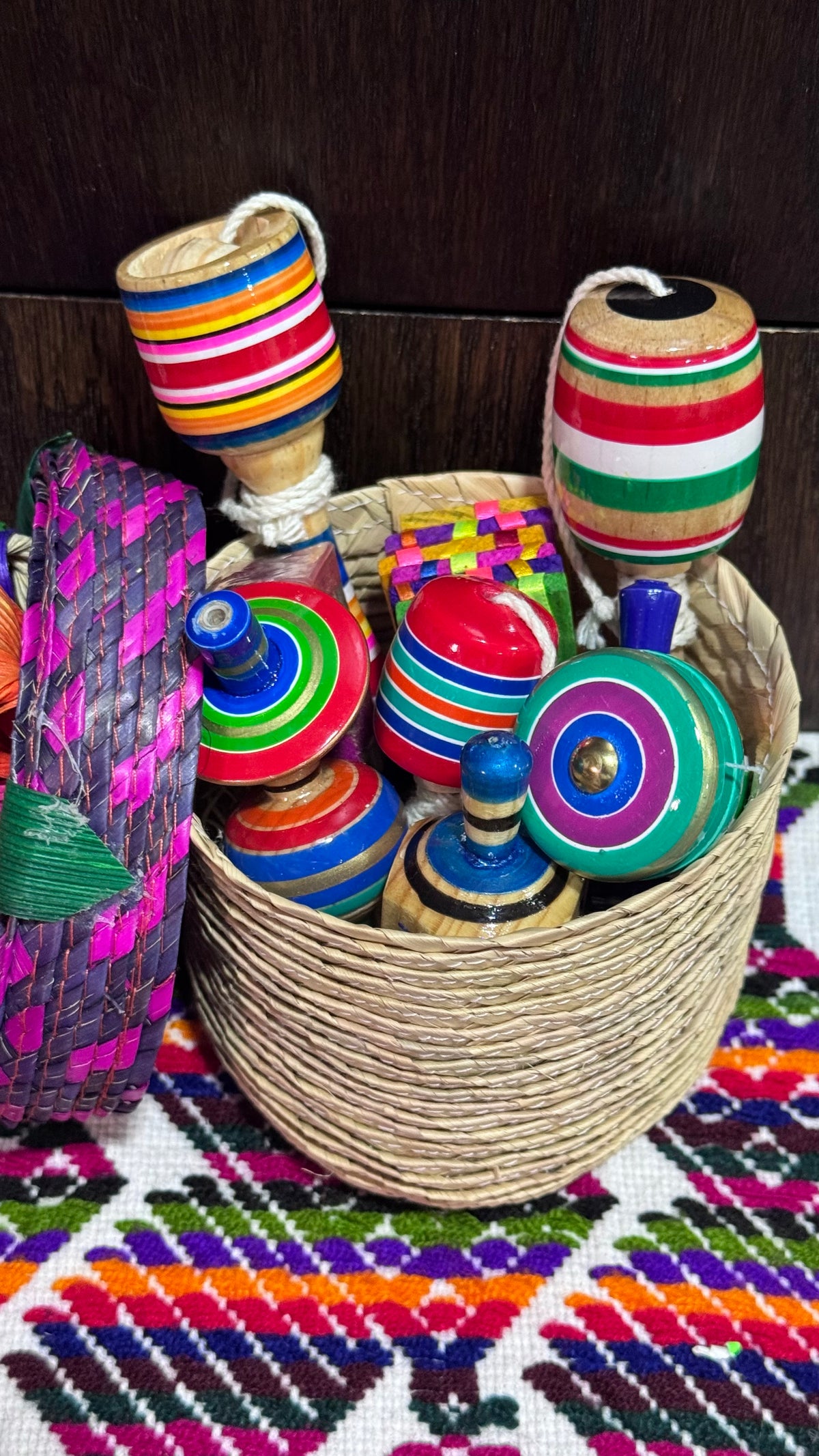 Canasta CACHITO de 9 juguetes tradicionales