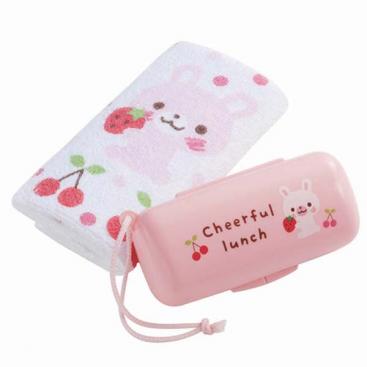 Toalla y estuche &